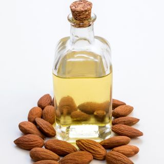 Olej z pestek migdałów (Prunus Amygdalus Dulcis Oil)